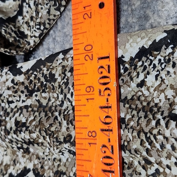 MIX & CO. HENLEY SHEER SNAKESKIN PRINT BRACELET SLEEVES DROPTAIL BLOUSE TOP - Picture 9 of 15